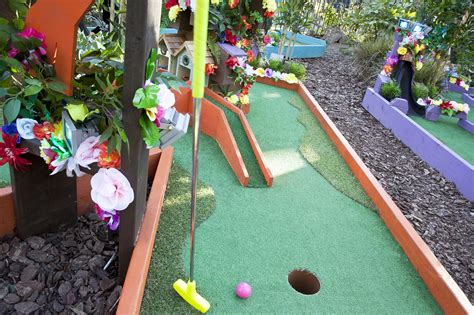 Crazy Golf .